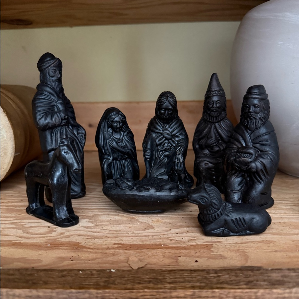 Vintage Black 8-Piece Nativity Set